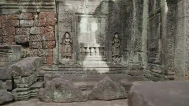 The Khmer temple of Ta Som - Ruins of a 12th century Buddhist temple, with intricate carvings