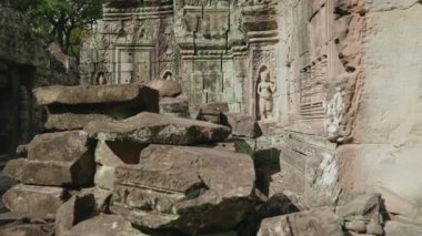 The Khmer temple of Ta Som - Ruins of a 12th century Buddhist temple, with intricate carvings