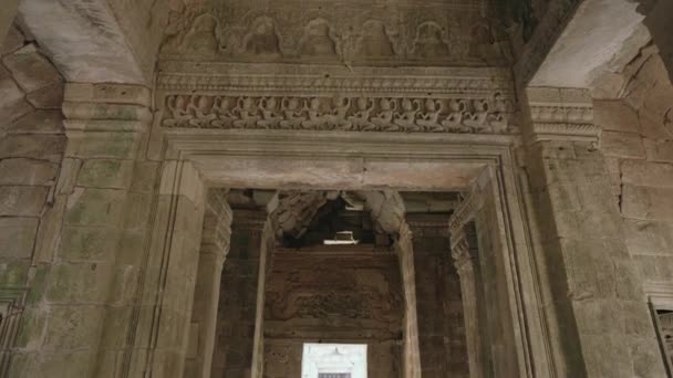 Hallway Prohm Temple Bayon Style Angkor Archeological Park — стоковое видео