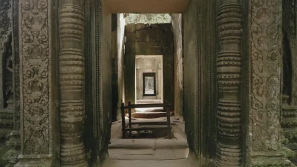 Hallway Prohm Temple Bayon Style Angkor Archeological Park — 图库视频影像