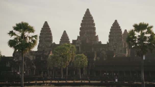 Angkor Wat Siem Reap Sunrise Reflection Lake Water Surface — стоковое видео