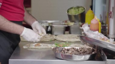 Tavuk ve Biftek 'ten kebap yapmak Spinning Griller Roaster Street Food