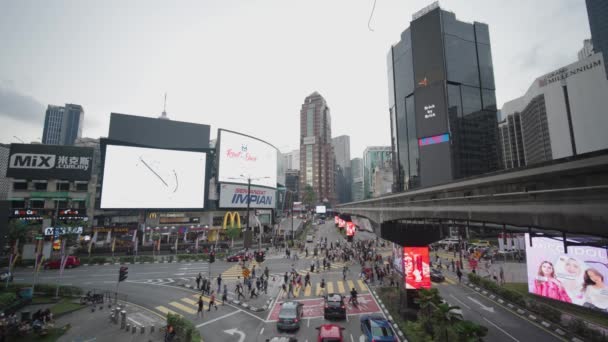 Kuala Lumpur Malaysia Bukit Bintang Crossing Pedestrian Scramble Buildings Digital — Stockvideo