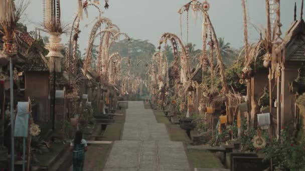 Bali Indonésie Penglipuran Tradiční Balijské Vesnice Zdobené Penjor Pro Galungan — Stock video