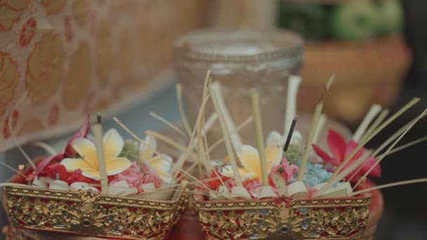 Canang Sari Insence Květiny Gebongan Symbol Nabídky Hinduistické Balijské Rituální — Stock video
