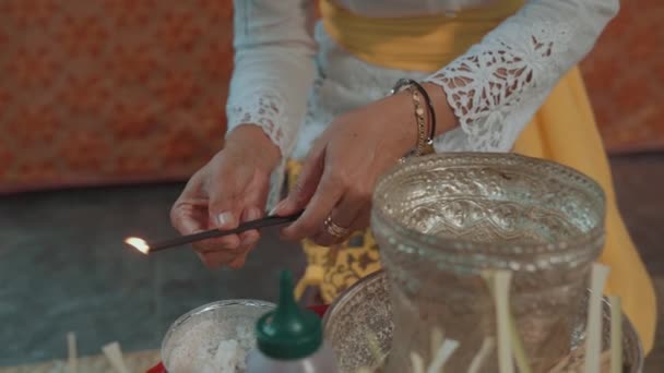 Portrait Belle Famille Balinaise Utilisant Des Vêtements Traditionnels Vêtements Maison — Video