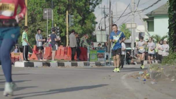 Bali Indonesien Augusti 2023 Tusentals Löpare Deltar Bali Marathon Run — Stockvideo