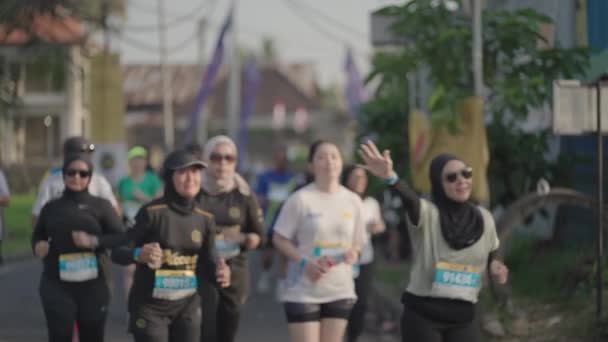 Bali Indonézia 2023 Augusztus Futók Ezrei Vesznek Részt Bali Maratonfutáson — Stock videók