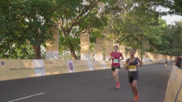 Bali Endonezya Ağustos 2023 Gianyar Binlerce Koşucu Bali Maratonu Koşusuna — Stok video