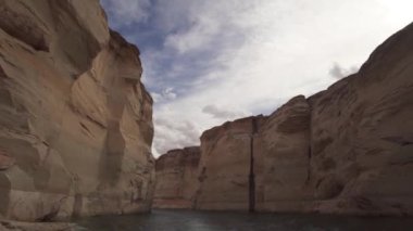 Powell Gölü Antilop Kanyonu Sahne Tekne Turu Dar Su Yolları, Renkli ve Arizona Sayfasında Heykel Jeolojisi