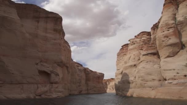 Озеро Пауелл Каньйон Сценарій Човен Тур Через Водні Шляхи Вузька — стокове відео