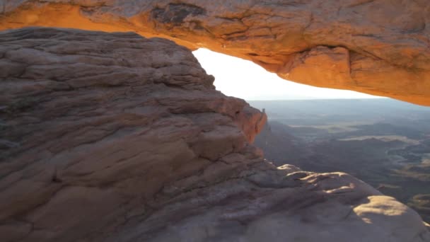 Mesa Arch Sunrise Island Sky Una Mesa Enorme Piatta Con — Video Stock