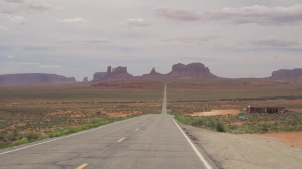 Conducir Monument Valley Towering Sandstone Buttes Navajo Tribal Arizona Utah — Vídeo de stock