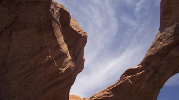 Διπλή Αψίδα Στο Εθνικό Πάρκο Arches Moab Utah — Αρχείο Βίντεο