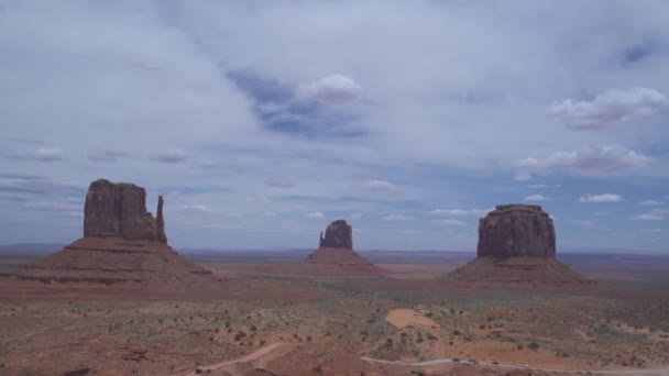 Monument Valley Tyčící Pískovcové Pahorky Kmeni Navajo Arizoně Utah Border — Stock video