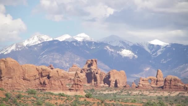 Parque Nacional Arches Arch Rock Formación Rock Hermosa Con Montaña — Vídeo de stock