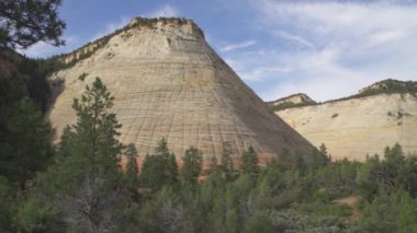 ABD 'nin güneybatısındaki Zion Ulusal Parkı' ndaki Navajo Kum Taşı 'nda Satranç tahtası Mesa an Iconic Elevation
