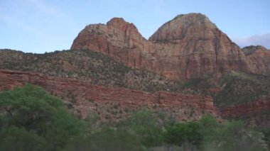 Utah 'ın güneybatısındaki Zion Ulusal Parkı' nda Sahne Sürüşü