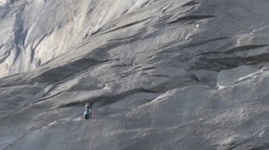 El Capitan Yosemite Ulusal Parkı 'nın en ikonik dikey kaya oluşumu. Kaya Dağcılığıyla ünlüdür.