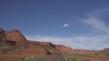 Utah Arizona 'da Manzaralı Yol Güneybatı ABD Dağlık Kaya Sahnesi