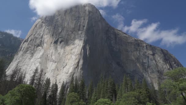 Capitan Most Iconic Vertical Rock Formation Yosemite National Park Famous — Stock Video