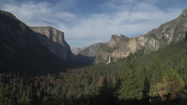 Vista Del Túnel Del Parque Nacional Yosemite Paredes Granito Rodean — Vídeos de Stock