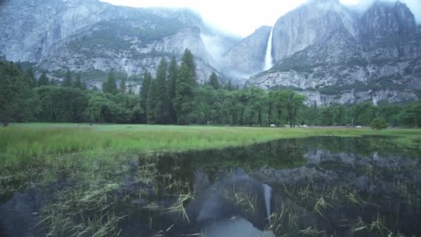 Cook Meadow Loop Med Utsikt Över Yosemite Falls Half Dome — Stockvideo