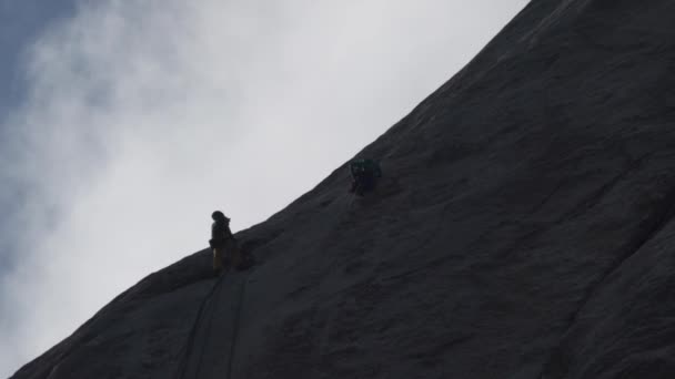 Capitan Yosemite Ulusal Parkı Nın Ikonik Dikey Kaya Oluşumu Kaya — Stok video