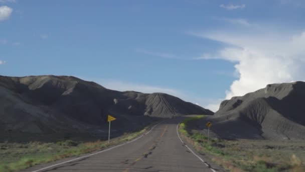 美国亚利桑那州犹他州的风景大道美国西南部的山地岩石景观 — 图库视频影像