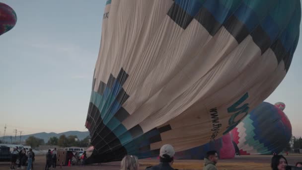 Hot Air Ballon Vliegen Boven Piramides Van San Juan Teotihuacan — Stockvideo
