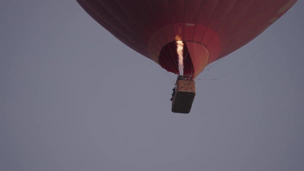 Heißluftballon Fliegt Über Den Pyramiden Von San Juan Teotihuacan Mexiko — Stockvideo