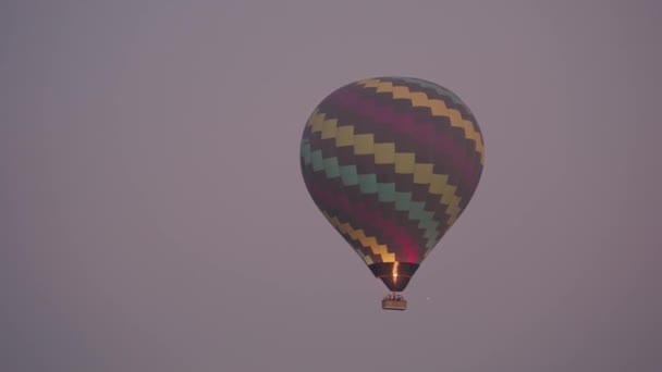 Varmluftsballong Flyger Ovanför Pyramiderna San Juan Teotihuacan Mexiko Sunrise Ride — Stockvideo