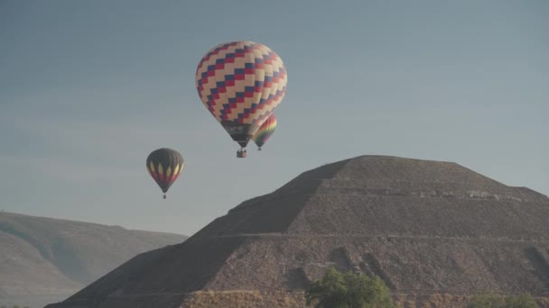 Horkovzdušný Balón Létání Nad Pyramidy San Juan Teotihuacan Mexiko Východ — Stock video