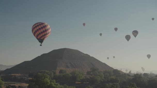 Повітряна Куля Над Пірамідами Сан Хуан Теотіуакан Мексика Схід Сонця — стокове відео