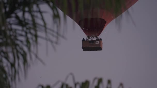 Horkovzdušný Balón Létání Nad Pyramidy San Juan Teotihuacan Mexiko Východ — Stock video