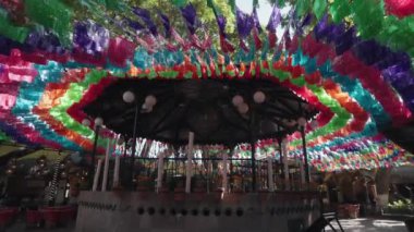 Quiosco del Parin Tlaquepaque ve Ölüler Günü Dia de los Muertos Bayrakları Papel picado Geleneksel Kağıt Afişler