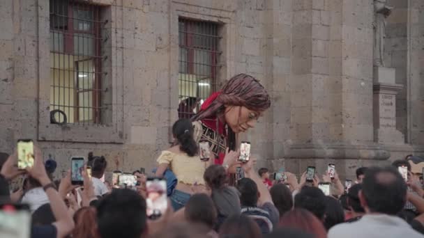 Guadalajara Meksiko November 2023 Pequea Little Amal Walk Giant Puppet — Stok Video