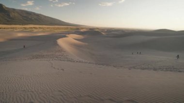 Great Sand Dunes Ulusal Parkı, Colorado 'nun güneyinde yer alır. Büyük kum tepeleriyle bilinir.