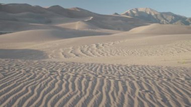 Great Sand Dunes Ulusal Parkı, Colorado 'nun güneyinde yer alır. Büyük kum tepeleriyle bilinir.