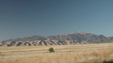 Great Sand Dunes Ulusal Parkı, Colorado 'nun güneyinde yer alır. Büyük kum tepeleriyle bilinir.