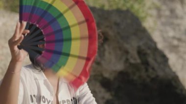 Koyu Derili Güneydoğu Asya LGBT Gay Adam Gökkuşağı Gurur Katlayan Hayranı