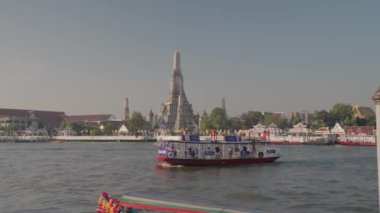 Wat Arun, Tayland 'ın başkenti Bangkok' ta Chao Phraya nehrinin kıyısında yer alan ünlü bir Budist tapınağıdır..
