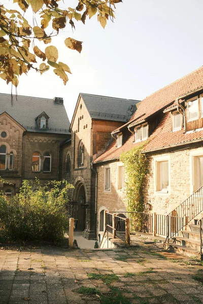 Schöner Hinterhof Des Alten Klosters Der Stadt — Stockfoto