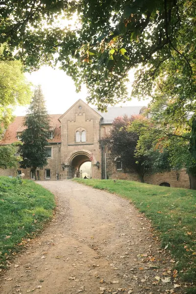 Schöner Hinterhof Des Alten Klosters Der Stadt — Stockfoto