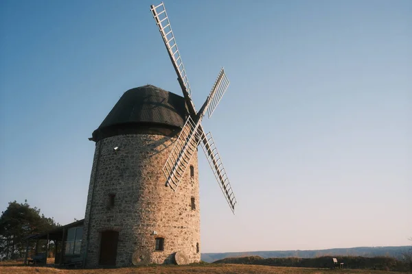 Alte Windmühle Mit Blauem Himmel Und Sonnenuntergang — Stockfoto