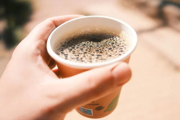 Рука Держащая Чашку Кофе Крупным Планом — стоковое фото