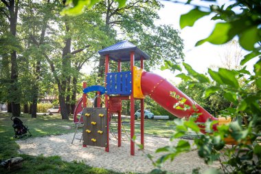 Halk parkında boş oyun alanı