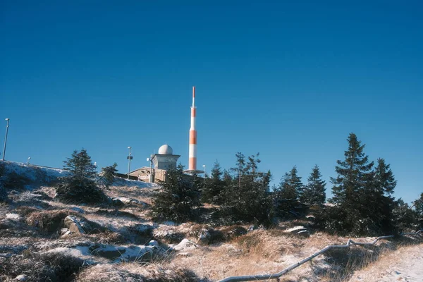 ハルツ山脈のブロッケン山にあるドイツの気象ステーション — ストック写真