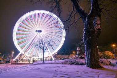 Alman şehrindeki Noel Pazarı 'nın gece görüşü