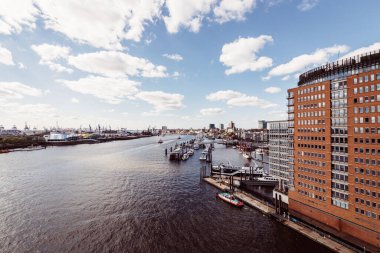 Güneşli bir günde Almanya 'nın Hamburg şehrinin Speicherstadt' ı